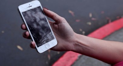 Чем убрать царапины с экрана телефона?