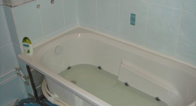 Как самостоятельно прочистить засор в ванной доступными средствами?