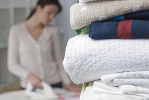 Нужно ли гладить белье после стирки и как правильно это сделать?