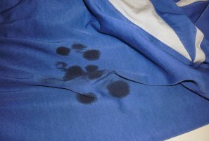 Как вывести пятно с одежды: домашние средства и способы
